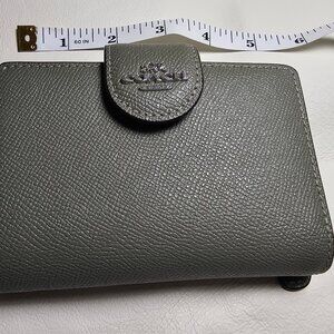 Authentic Coach Corner Zip Wallet in Signature Canvas